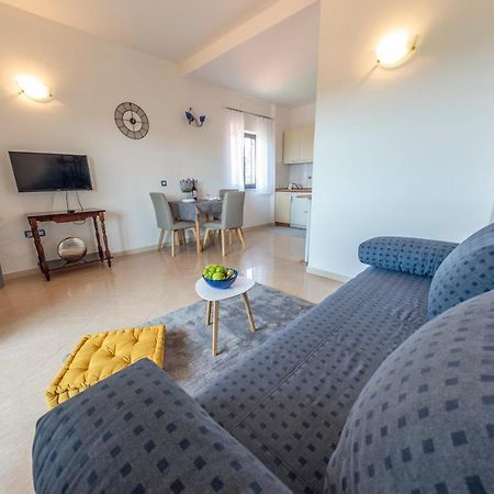 Apartments Krivicic Blue Pomer Extérieur photo