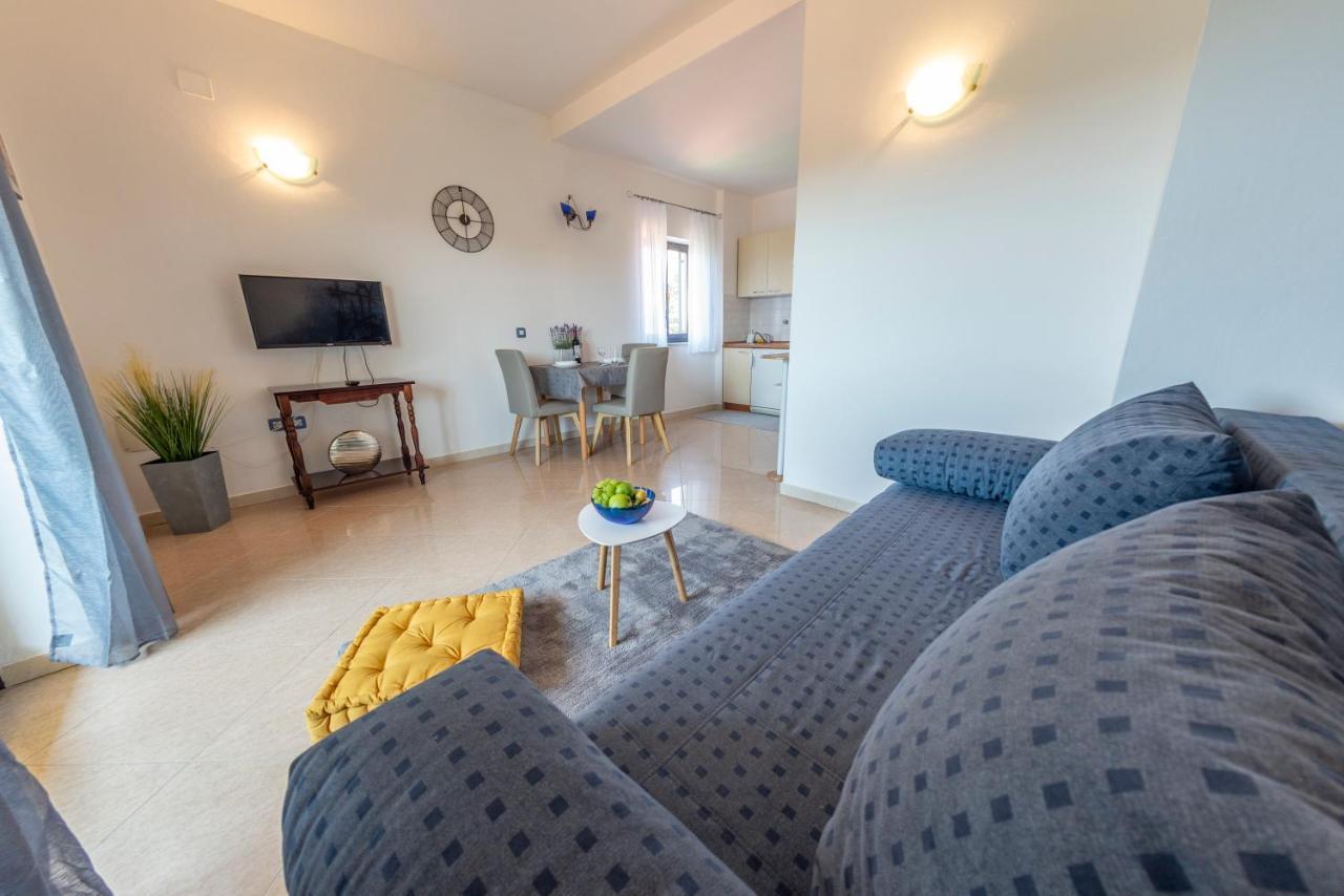 Apartments Krivicic Blue Pomer Extérieur photo