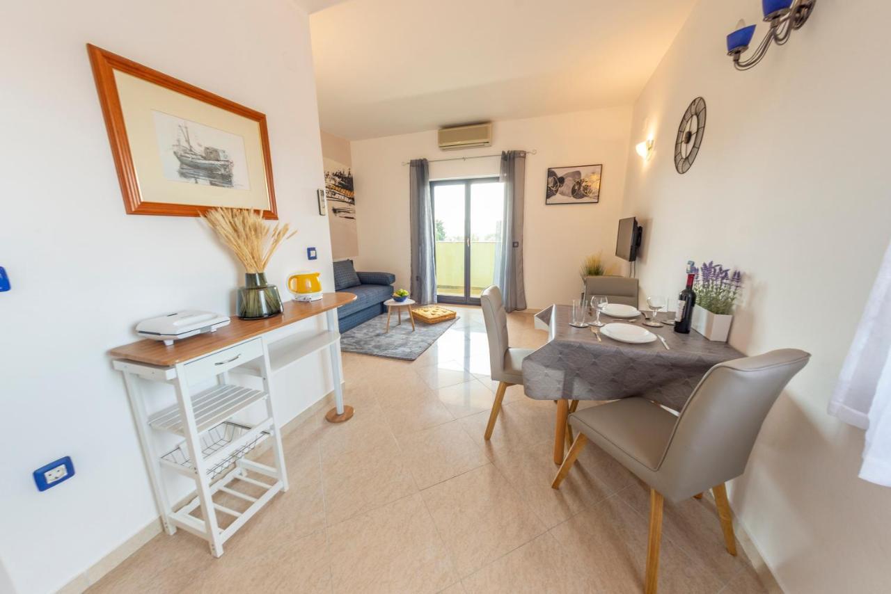 Apartments Krivicic Blue Pomer Extérieur photo